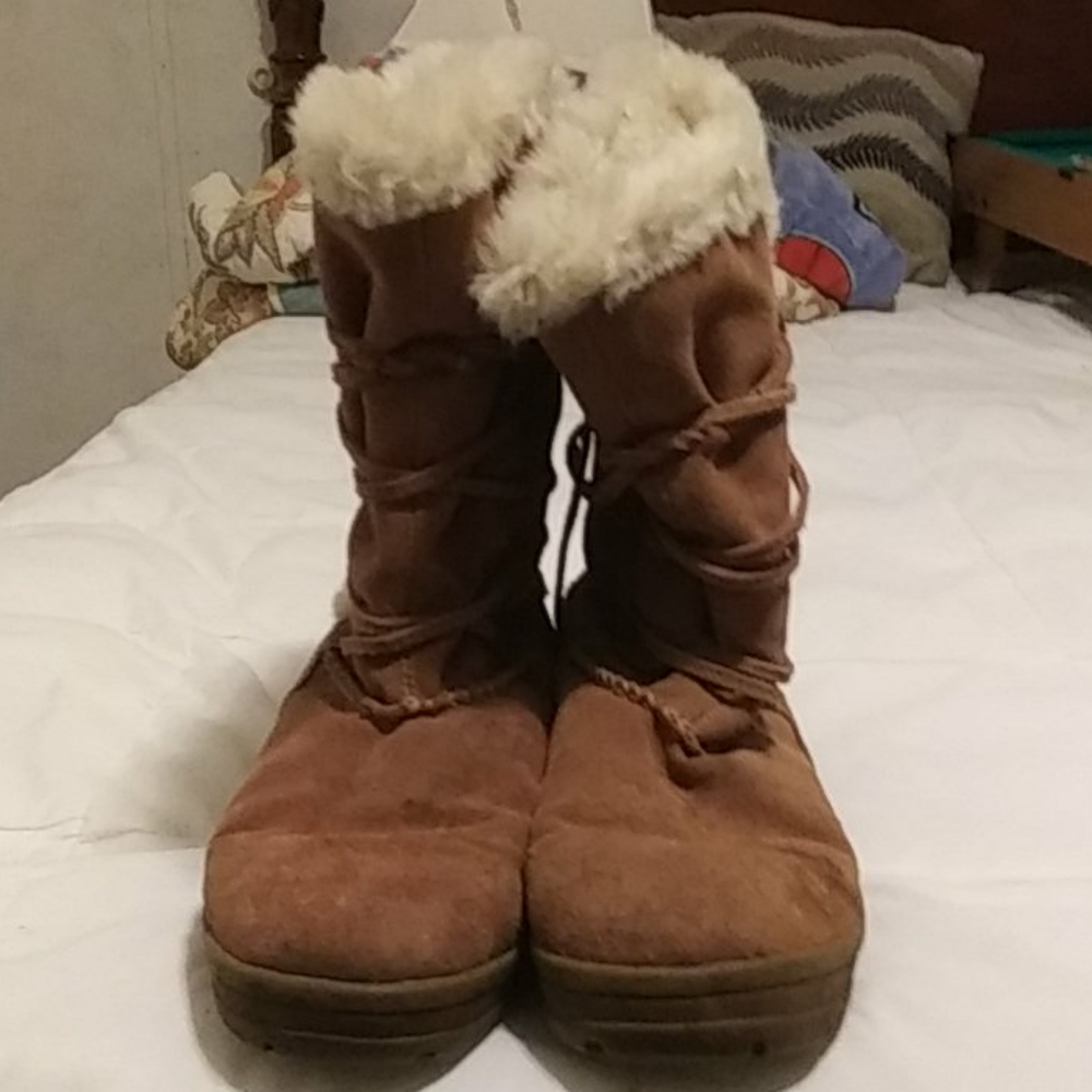 Sonoma Women's faux fur lined leather boots